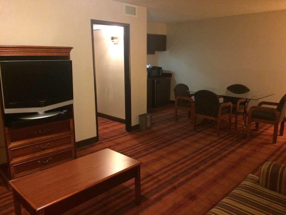 Plaza Hotel And Suites Pine Bluff Exteriör bild